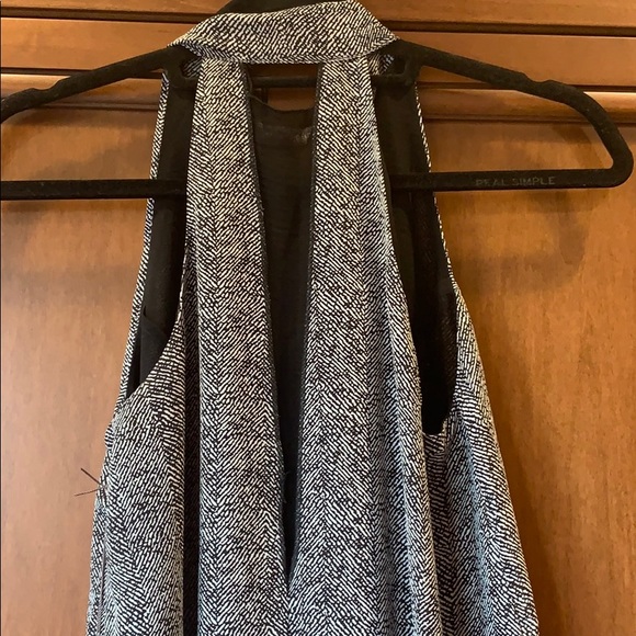 Bishop + Young front tie black-slit sleeveless top - Picture 5 of 5